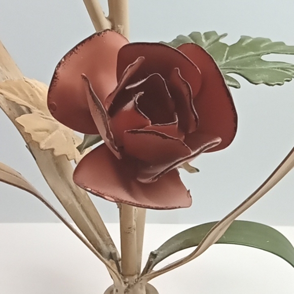 🐿️vintage tole metal floral candle holder. No flaws - Picture 2 of 7